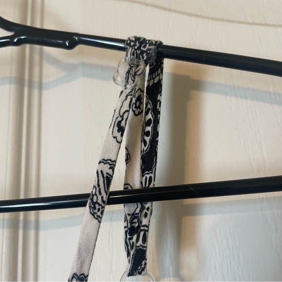 2 for 1.  Lot of two handkerchief hem high neck halter tops sz L paisley EUC - Picture 8 of 11